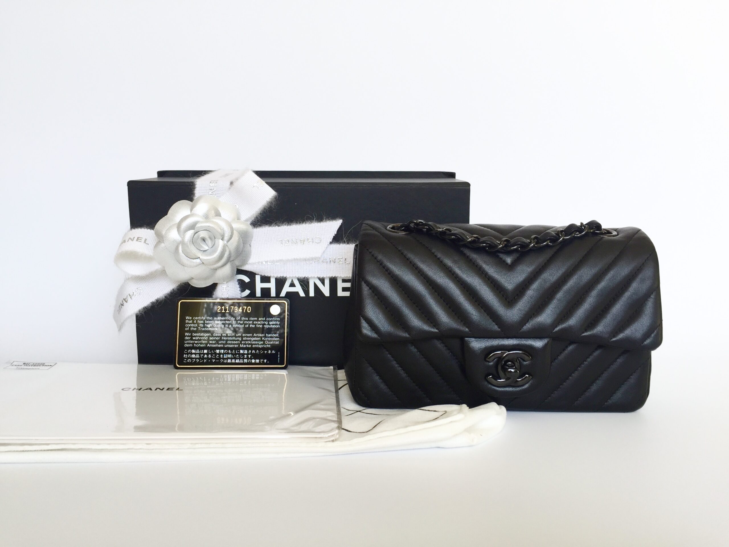 Chanel – Chanel Single Flap Classic Mini Rectangular Chevron Black