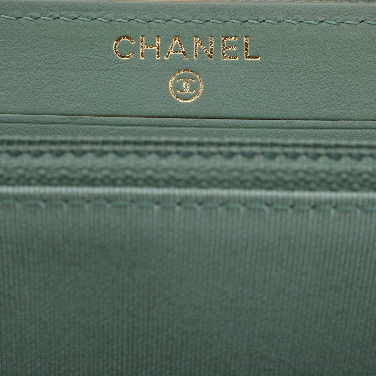 CHANEL 18C Iridescent Light Green Caviar Small Medium Zip Wallet